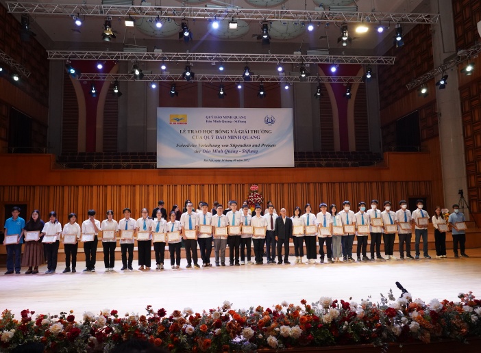 60 học sinh, sinh viên Trường ĐHKHKH được nhận học bổng quỹ Đào Minh Quang năm 2022